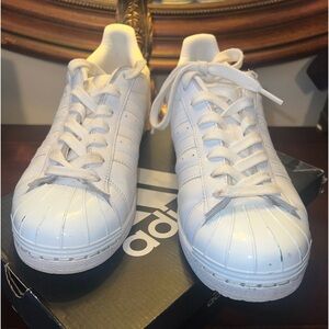 Adidas SUPERSTAR METAL TOE V
FTWWHT/FTWWHT/CBLACK
BY9751